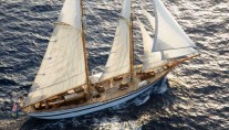 Lady Thuraya -  Cruising